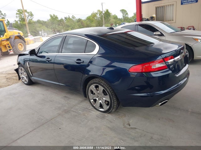 2011 JAGUAR XF SAJWA0FB7BLS11683 Photo 2