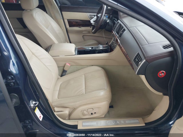 2011 JAGUAR XF SAJWA0FB7BLS11683 Photo 4