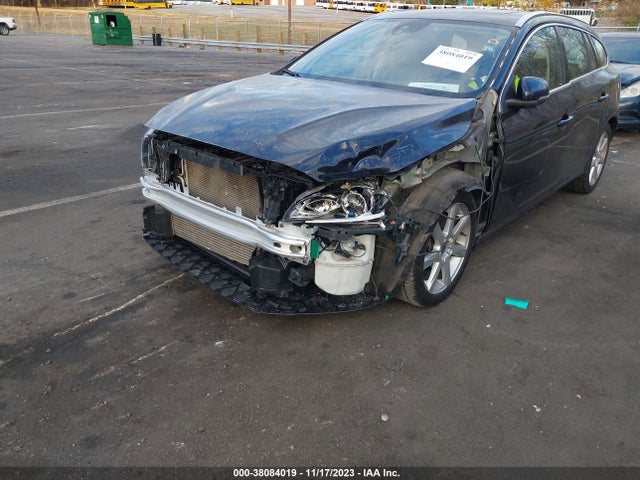 2016 VOLVO V60 T5 DRIVE-E PREMIER VIN: YV140MEK8G1304968