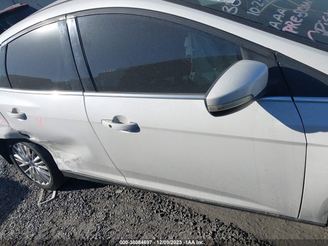 2017 FORD FOCUS TITANIUM VIN: 1FADP3J28HL264985