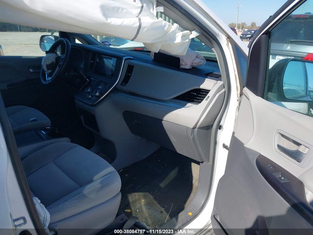 2015 TOYOTA SIENNA LE 8 PASSENGER VIN: 5TDKK3DC8FS581973
