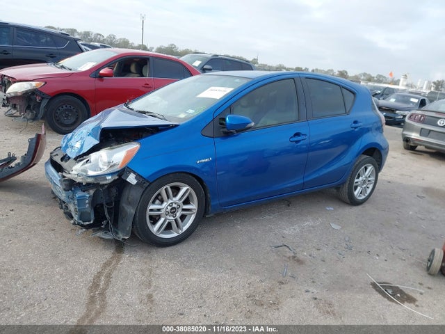 Toyota Prius C One 2015 JTDKDTB32F1107074 Image 2