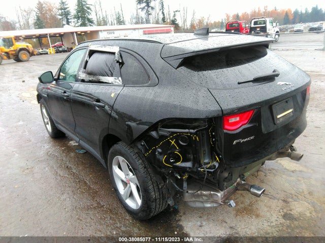 2017 JAGUAR F-PACE SADCJ2BV0HA088556 Photo 2