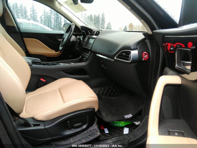 2017 JAGUAR F-PACE SADCJ2BV0HA088556 Photo 4