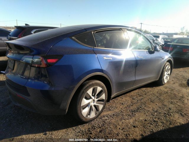 2023 TESLA MODEL Y 7SAYGDEE8PA100269 Photo 3