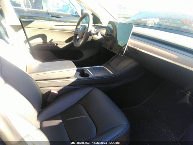 2023 TESLA MODEL Y 7SAYGDEE8PA100269 Photo 4