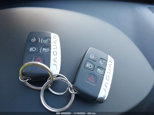 2017 JAGUAR XE SAJAD4BV9HA957680 Photo 10