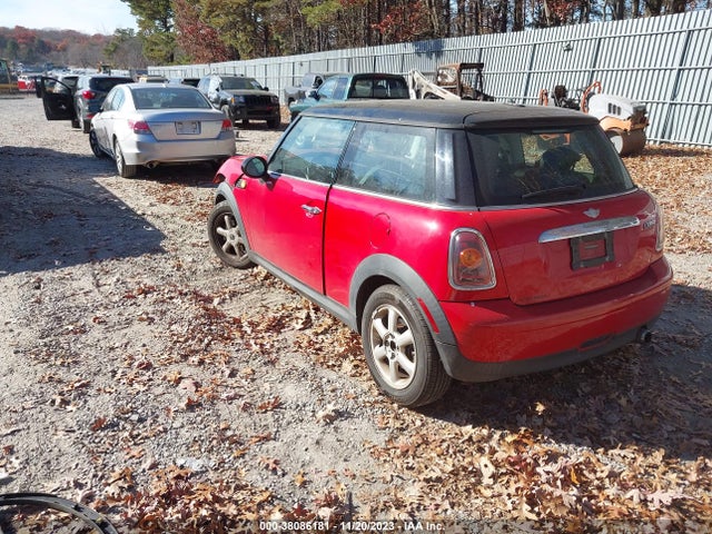 2008 MINI COOPER WMWMF33548TT67953 Photo 2