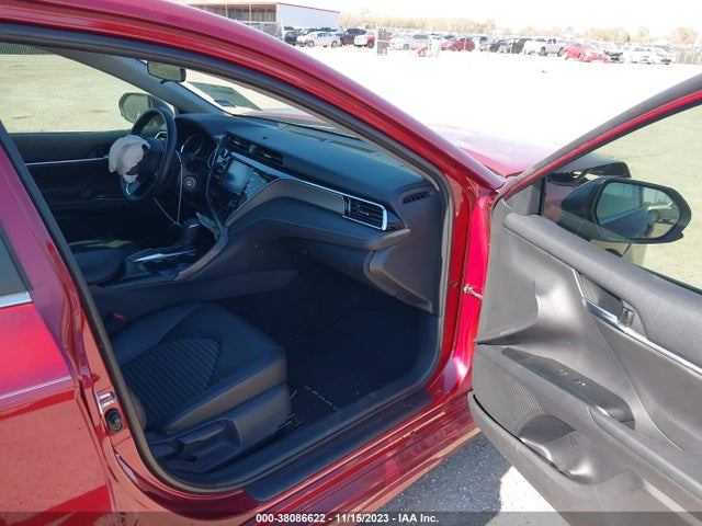 2018 TOYOTA CAMRY SE VIN: 4T1B11HKXJU564617