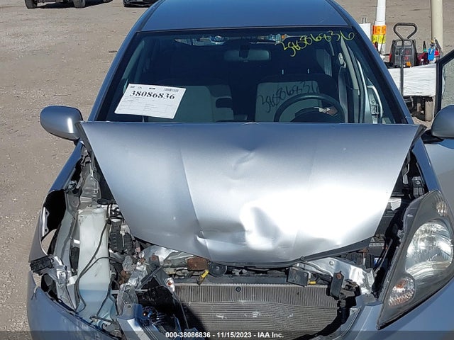 2013 HONDA FIT VIN: JHMGE8H3XDC070945