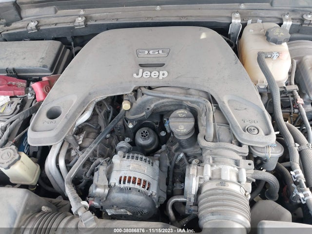 1C4HJXEG0JW191447 Jeep Wrangler Unlimited Sahara 4x4