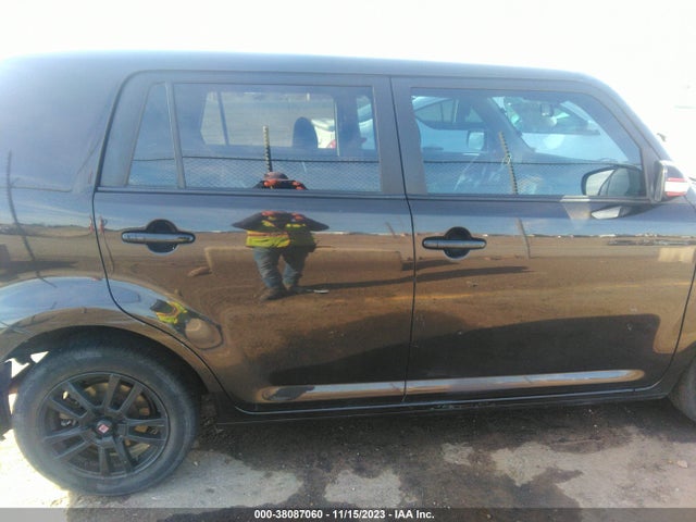 Scion Xb 686 Parklan Edition 2015 JTLZE4FE5FJ080809 Image 13