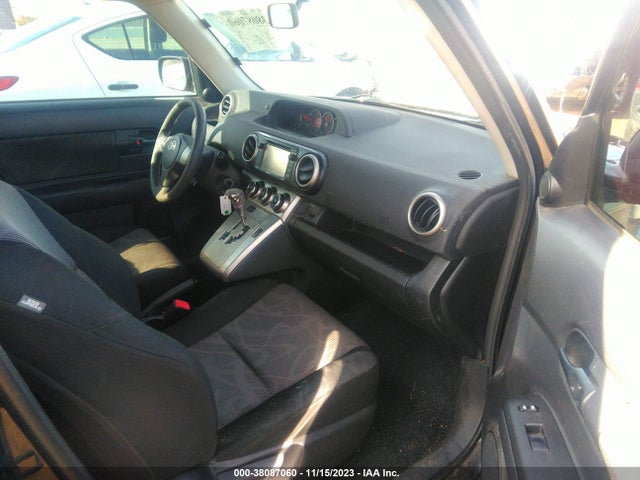 JTLZE4FE5FJ080809 Scion Xb 686 Parklan Edition