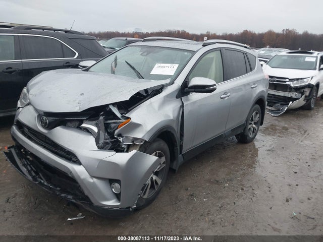 Toyota Rav4 Xle 2018 JTMRFREV2JJ229371 Image 2