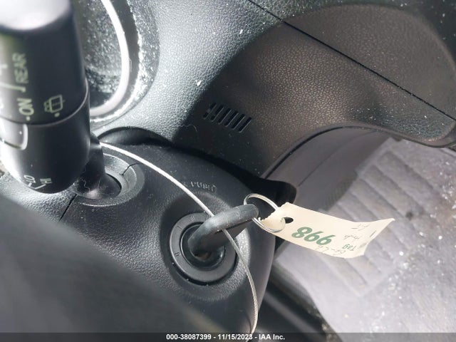 2010 HONDA FIT VIN: JHMGE8H25AC005276