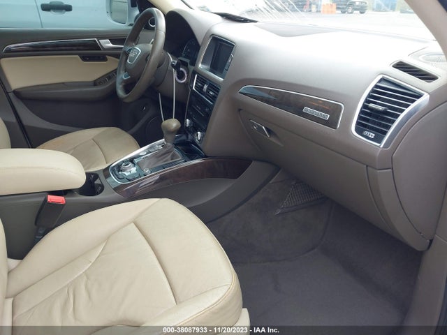 Audi Q5 2.0t Premium 2014 WA1LFAFP4EA073275 Image 5