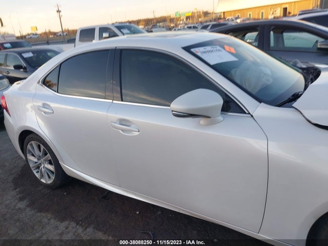 JTHBA1D29G5035638 Lexus IS 200T