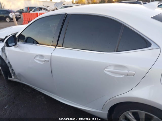 JTHBA1D29G5035638 Lexus IS 200T