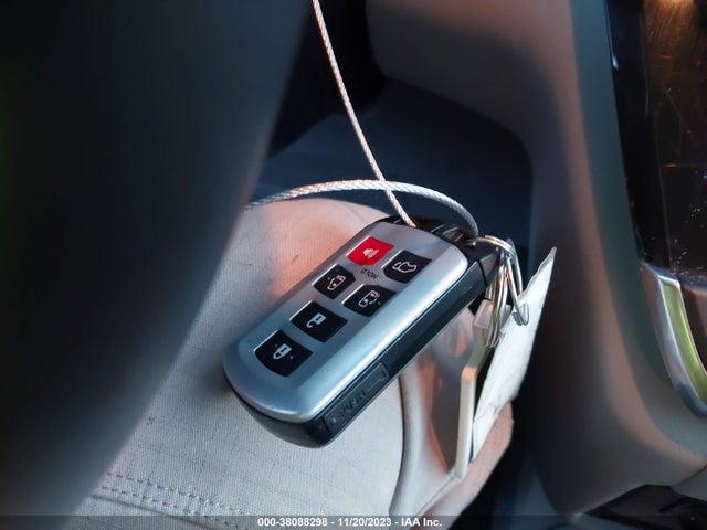 2017 TOYOTA SIENNA XLE 7 PASSENGER VIN: 5TDDZ3DC2HS172018