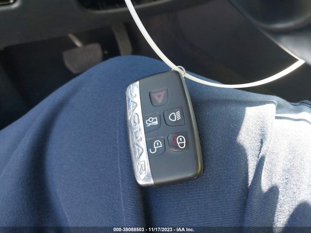 2017 JAGUAR XE SAJAR4BGXHA976824 Photo 10