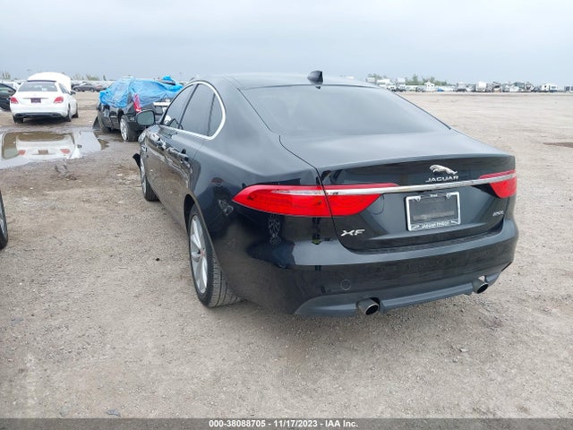2018 JAGUAR XF SAJBD4FX8JCY68435 Photo 2