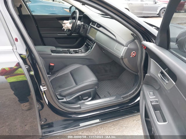 2018 JAGUAR XF SAJBD4FX8JCY68435 Photo 4