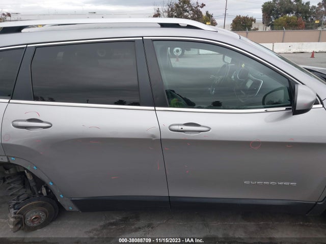 2018 JEEP CHEROKEE LATITUDE PLUS FWD VIN: 1C4PJLLB5JD561928