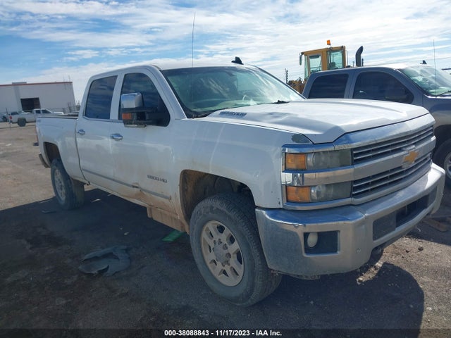 2015 1GC1KWE80FF625827 main image
