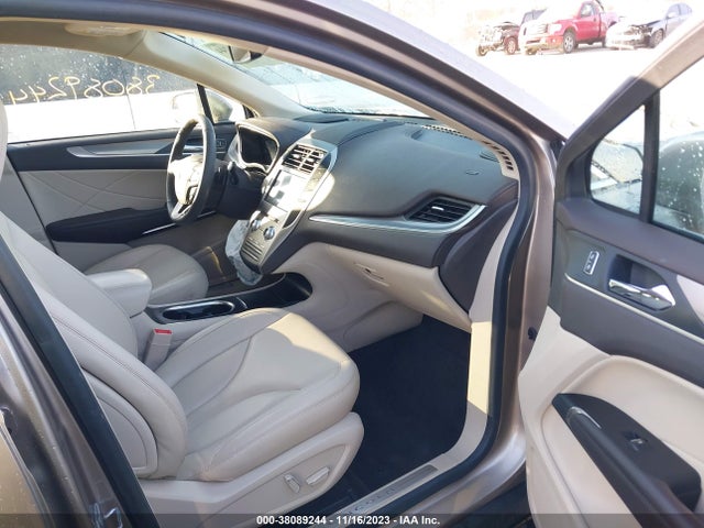 2019 LINCOLN MKC STANDARD VIN: 5LMCJ1C90KUL18036