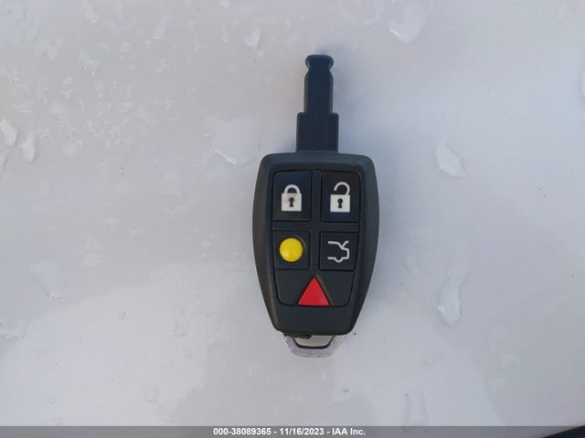 2006 VOLVO C70 T5 VIN: YV1MC68236J001139