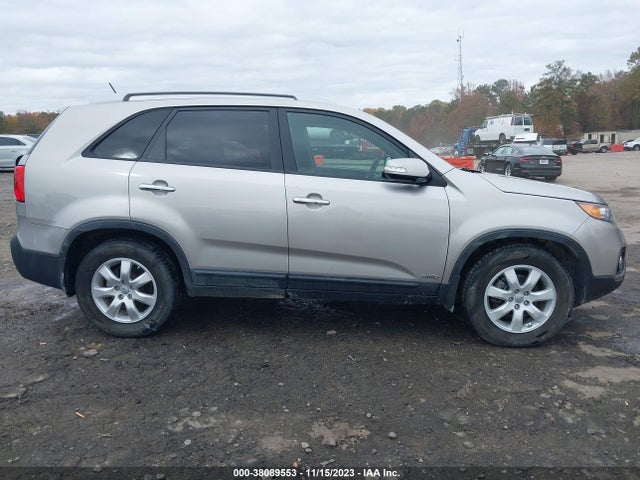 2013 KIA SORENTO LX V6 VIN: 5XYKTDA2XDG393206