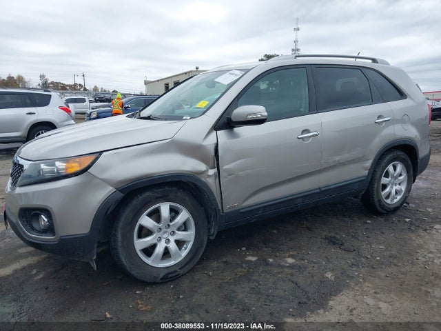 2013 KIA SORENTO LX V6 VIN: 5XYKTDA2XDG393206