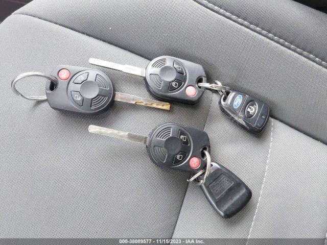 1FMCU9GXXGUA47964 Ford ESCAPE SE