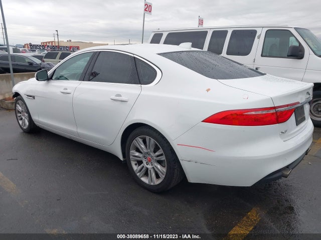 2017 JAGUAR XF SAJBD4BV7HCY44402 Photo 2