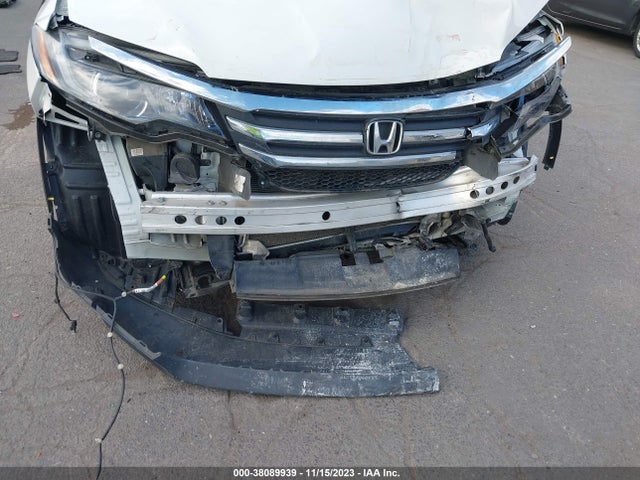 2018 HONDA PILOT EX VIN: 5FNYF6H32JB071125