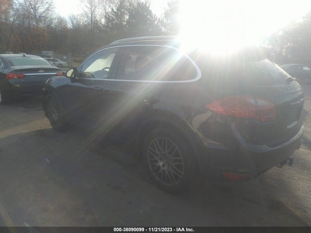 2011 PORSCHE CAYENNE WP1AC2A24BLA87313 Photo 2