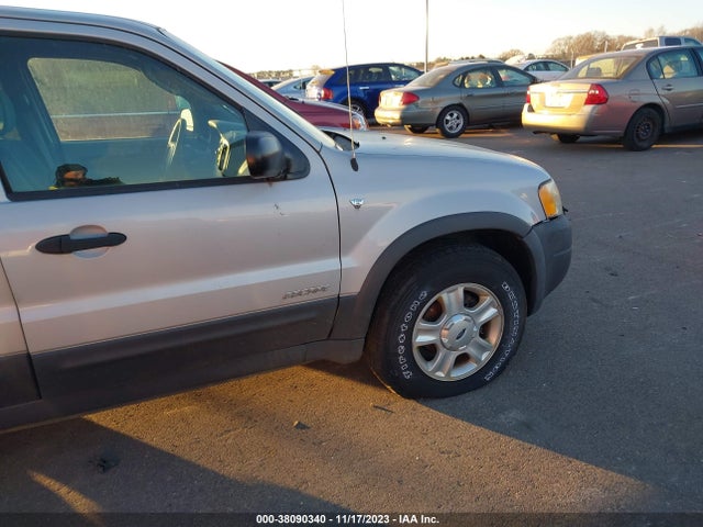 2002 FORD ESCAPE XLT CHOICE VIN: 1FMYU04102KB97037