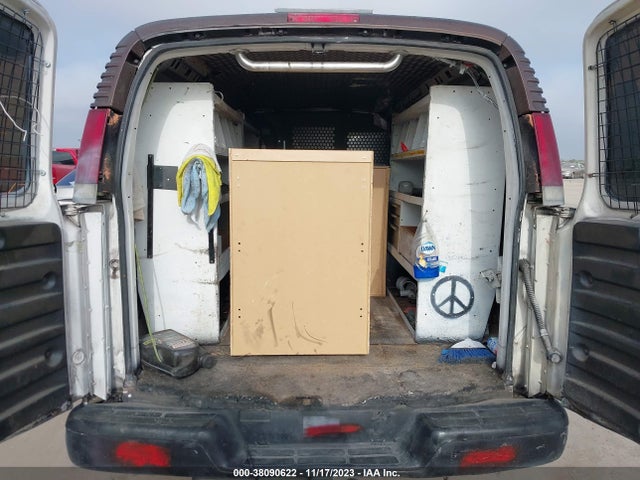 2001 CHEVROLET EXPRESS CARGO VAN VIN: 1GCFG15W811103817