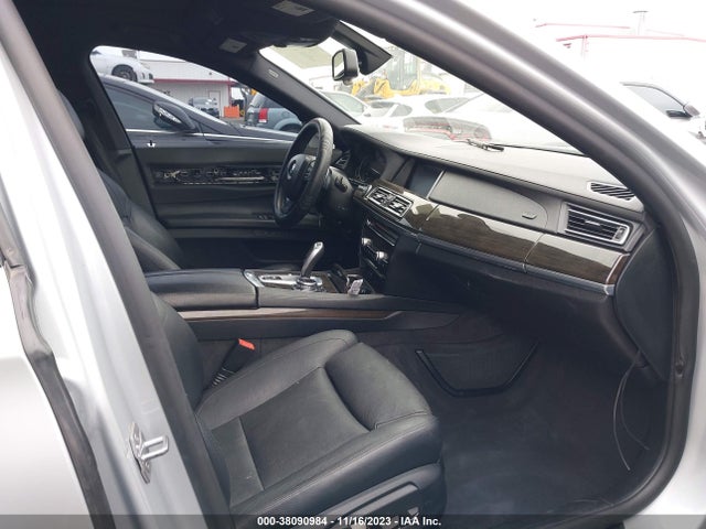 BMW 740I 2014 WBAYA6C56ED144742 Image 5