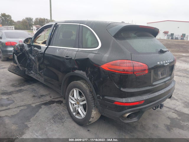 2016 PORSCHE CAYENNE WP1AA2A26GLA11198 Photo 2