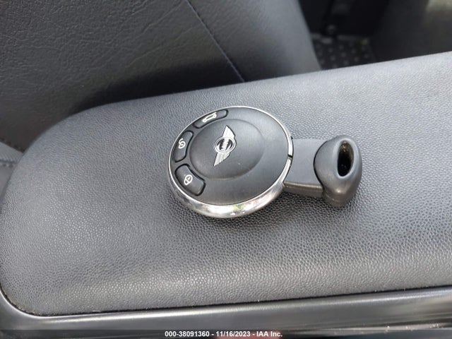 2010 MINI COOPER HARDTOP WMWMF7C53ATZ34635 Photo 10