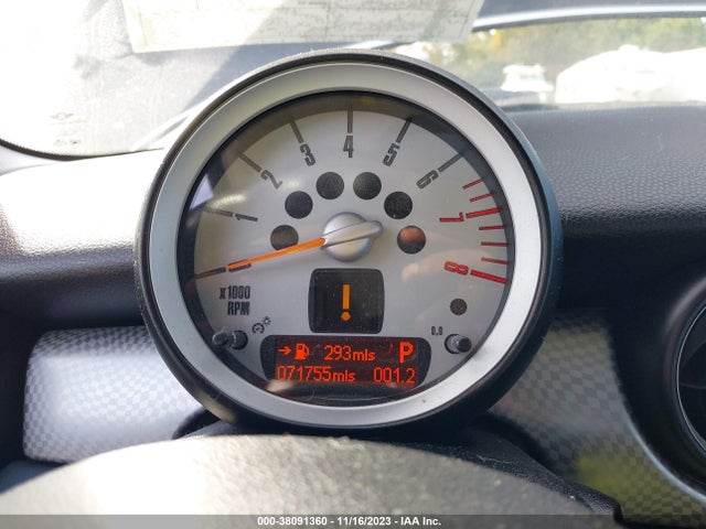 2010 MINI COOPER HARDTOP WMWMF7C53ATZ34635 Photo 6