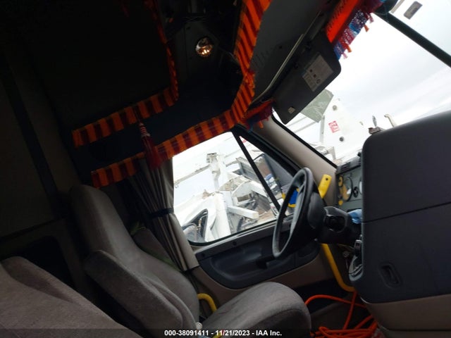 2017 Freightliner Cascadia 125 მანქანა იყიდება აუქციონზე, vin: 3AKJGLDR1HSHJ4837, აუქციონის ნომერი: 38091411