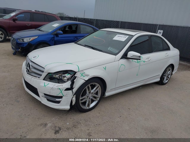 2013 MERCEDES-BENZ C 250 SPORT/LUXURY VIN: WDDGF4HB2DA864855