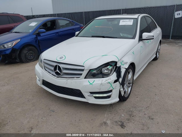 2013 MERCEDES-BENZ C 250 SPORT/LUXURY VIN: WDDGF4HB2DA864855