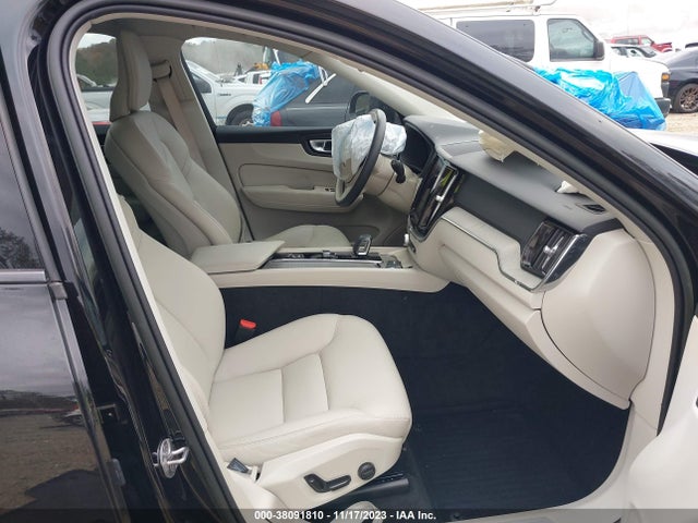 2023 VOLVO XC60 B5 PLUS DARK THEME VIN: YV4L12RL2P1268830