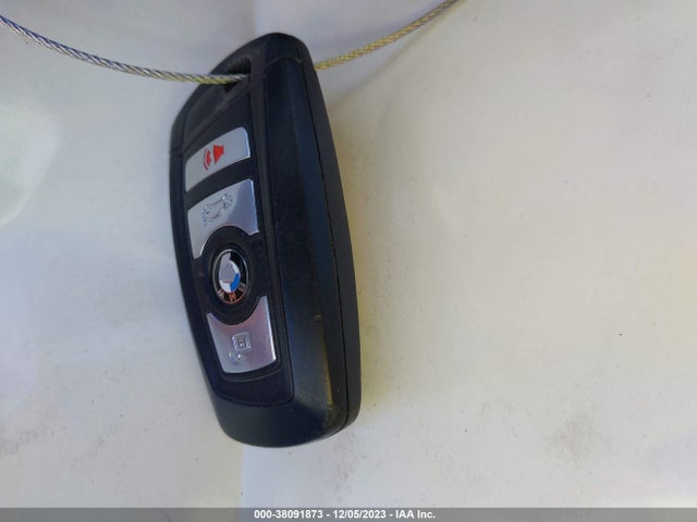 BMW 320i 2016 WBA8E1G59GNU12147 Image 11