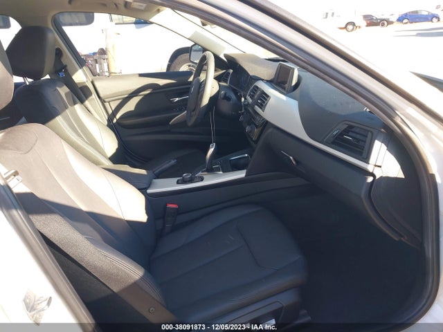 BMW 320i 2016 WBA8E1G59GNU12147 Image 5