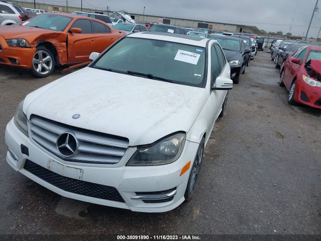 Продажа на аукционе авто 2013 Mercedes-benz C 300 Sport 4matic/luxury 4matic, vin: WDDGF8AB2DR293421, номер лота: 38091890