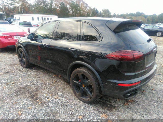 2017 PORSCHE CAYENNE WP1AB2A25HLA51450 Photo 2